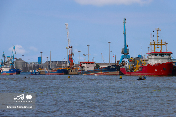 قایق‌سواری در تالاب انزلی