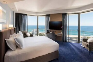 بهترین هتل‌ های ۴ ستاره کیش رو به دریا؛ اقامتی راحت با چشم‌ انداز ساحل