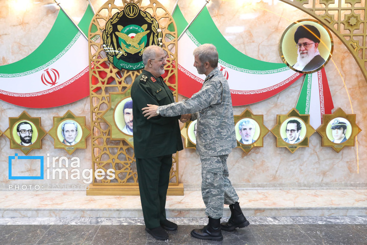 دیدار فرمانده کل سپاه با فرمانده کل ارتش