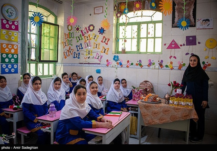 بدرقه دختر شهیدمدافع امنیت در آغاز سال تحصیلی