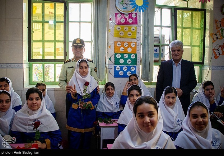 بدرقه دختر شهیدمدافع امنیت در آغاز سال تحصیلی