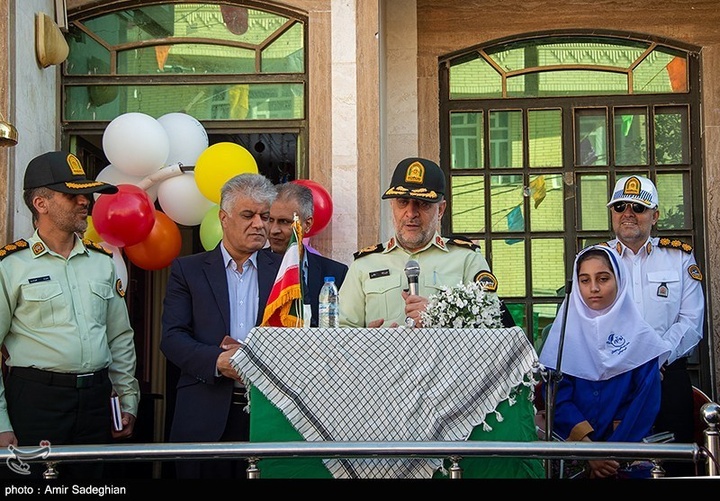 بدرقه دختر شهیدمدافع امنیت در آغاز سال تحصیلی