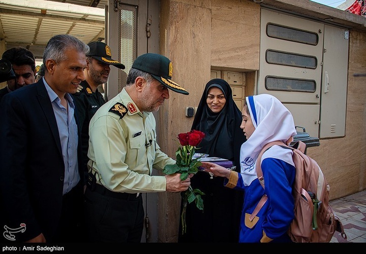 بدرقه دختر شهیدمدافع امنیت در آغاز سال تحصیلی