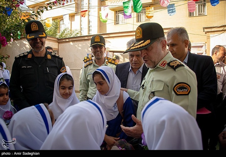 بدرقه دختر شهیدمدافع امنیت در آغاز سال تحصیلی