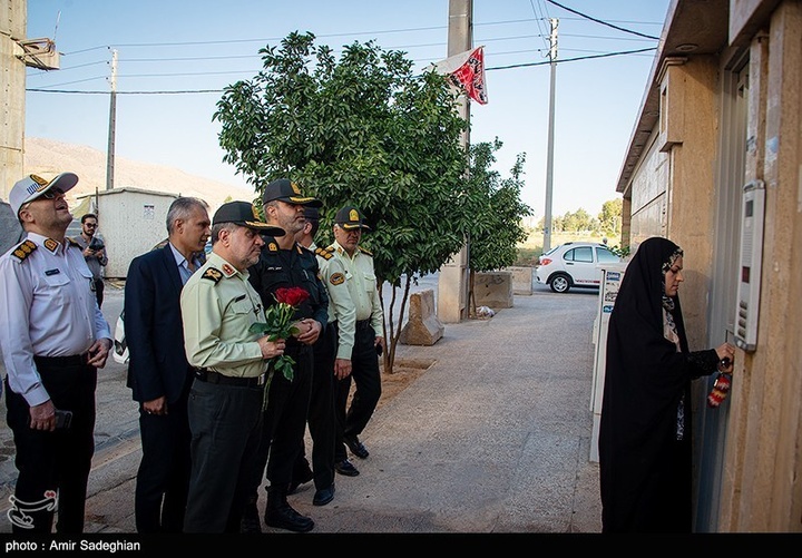 بدرقه دختر شهیدمدافع امنیت در آغاز سال تحصیلی