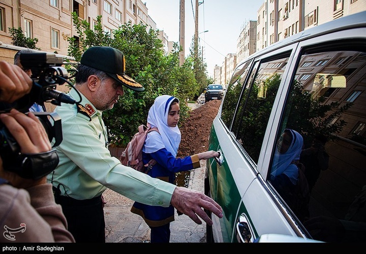 بدرقه دختر شهیدمدافع امنیت در آغاز سال تحصیلی