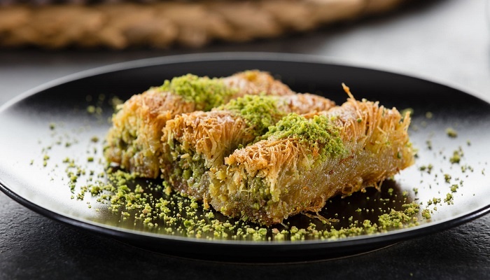 خوشمزه‌ترین شیرینی‌های ترکیه؛ از باقلوا تا کادایف و کنافه