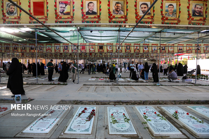 غبارروبی مزار شهدا