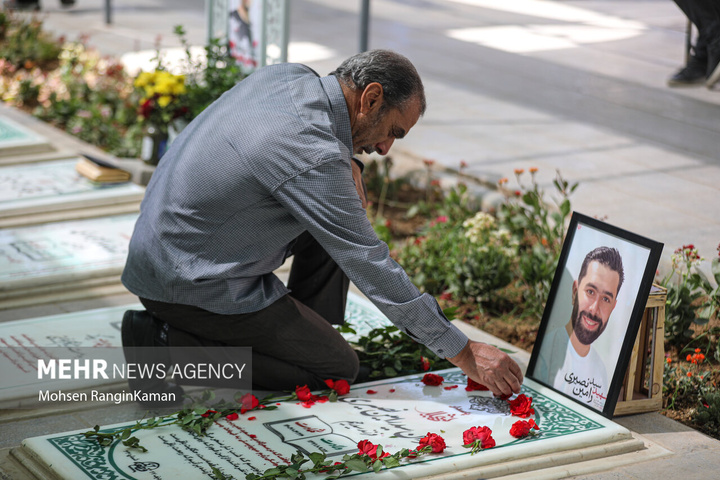 غبارروبی مزار شهدا