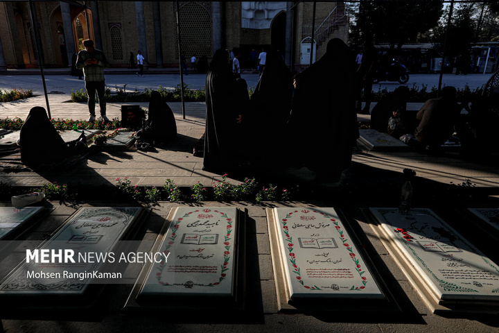 غبارروبی مزار شهدا