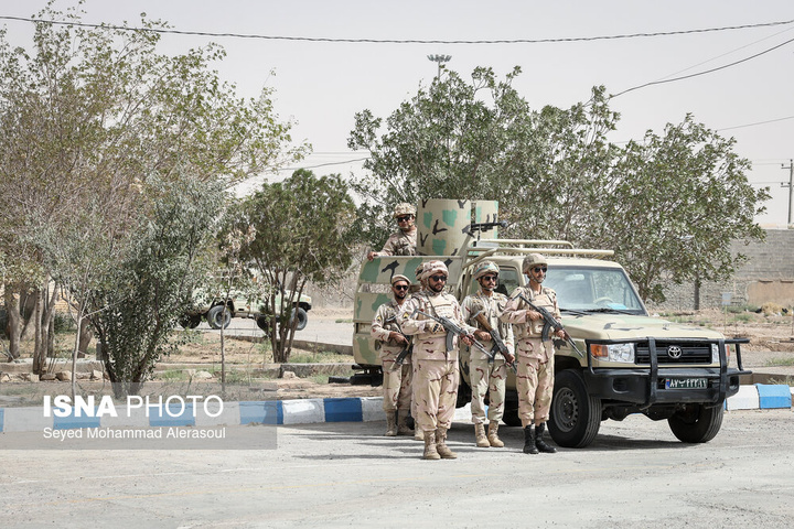 سربازان، چشمان بیدار وطن