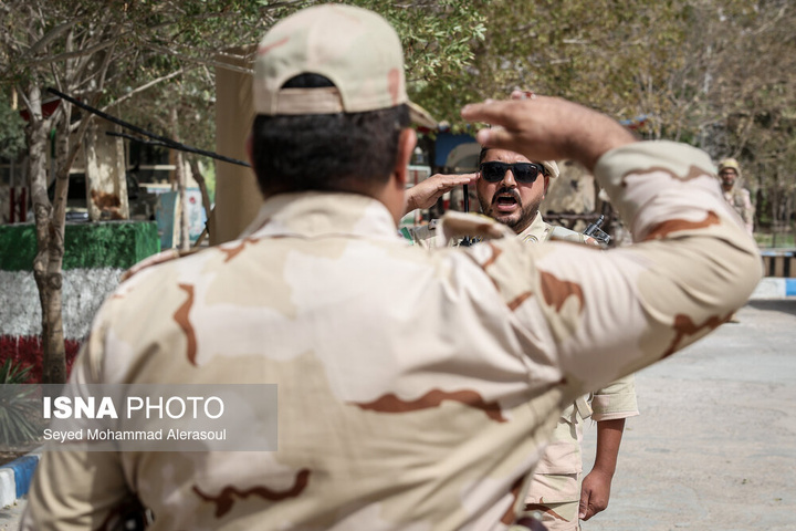 سربازان، چشمان بیدار وطن