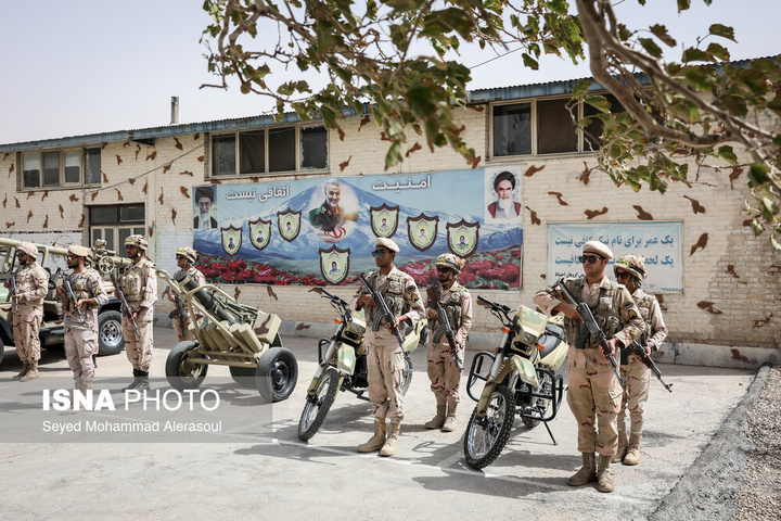 سربازان، چشمان بیدار وطن