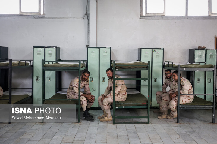 سربازان، چشمان بیدار وطن