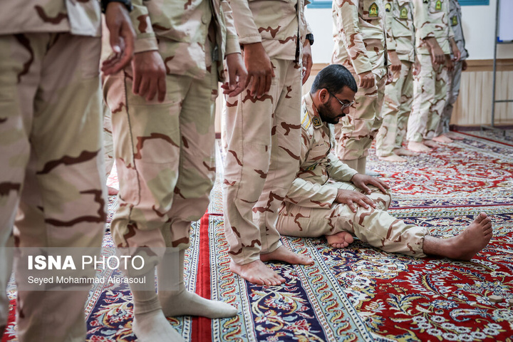 سربازان، چشمان بیدار وطن