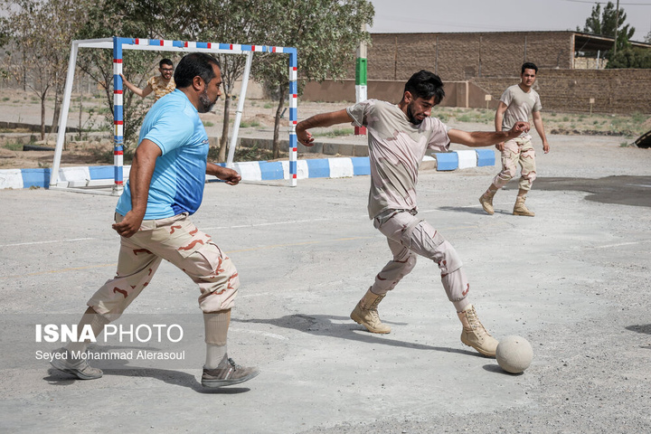 سربازان، چشمان بیدار وطن