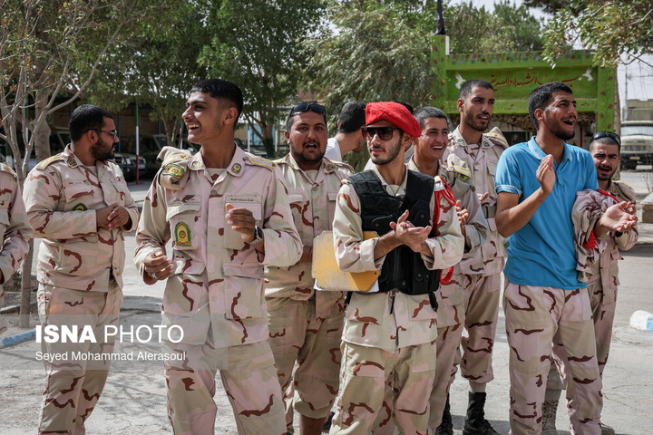 سربازان، چشمان بیدار وطن