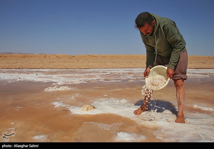 برداشت سنتی نمک در خراسان شمالی