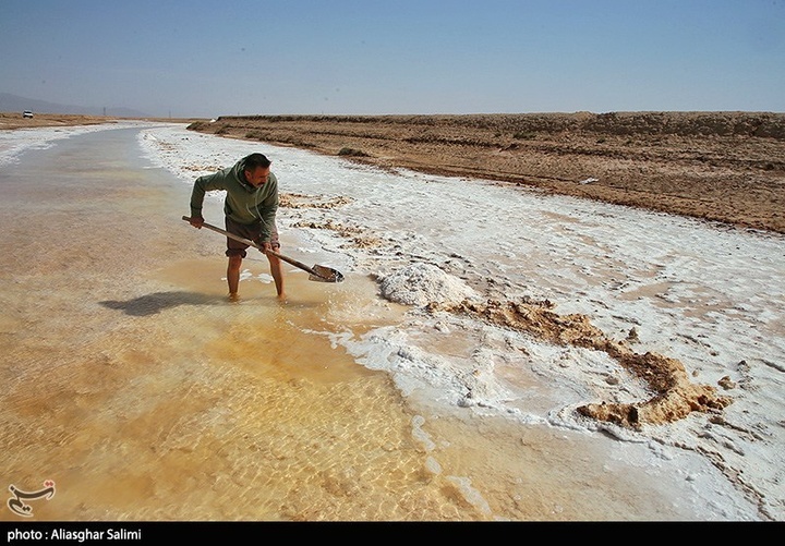 برداشت سنتی نمک در خراسان شمالی