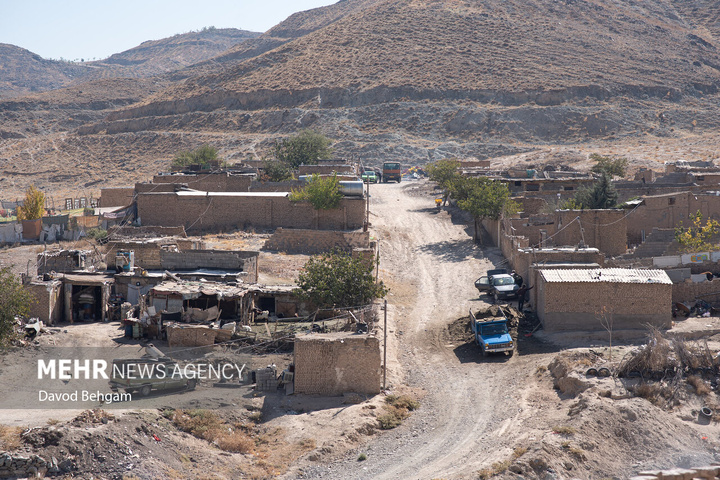 روستای چشمه پونه؛ زندگی پشت دیوارهای ترک‌خورده