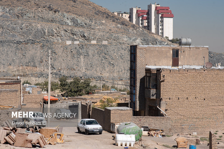 روستای چشمه پونه؛ زندگی پشت دیوارهای ترک‌خورده