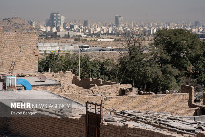 روستای چشمه پونه؛ زندگی پشت دیوارهای ترک‌خورده