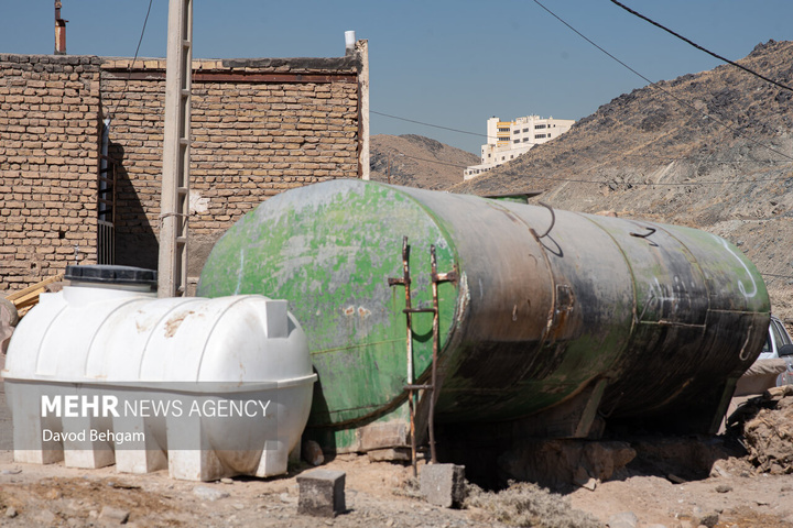 روستای چشمه پونه؛ زندگی پشت دیوارهای ترک‌خورده
