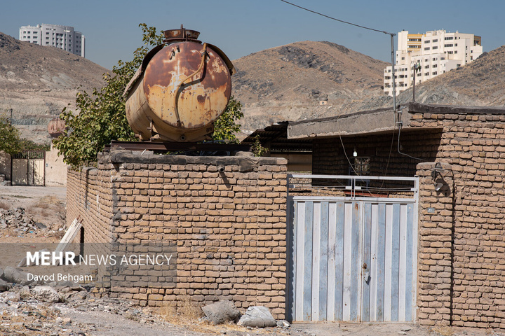 روستای چشمه پونه؛ زندگی پشت دیوارهای ترک‌خورده
