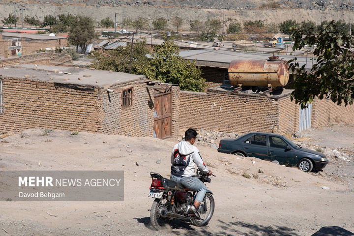 روستای چشمه پونه؛ زندگی پشت دیوارهای ترک‌خورده