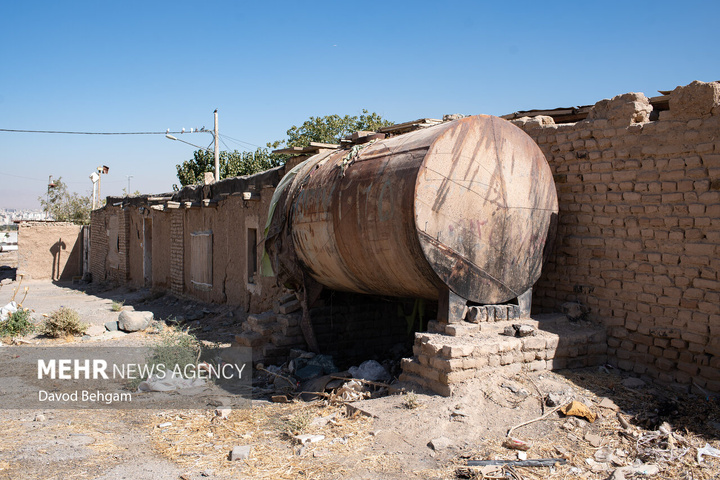 روستای چشمه پونه؛ زندگی پشت دیوارهای ترک‌خورده