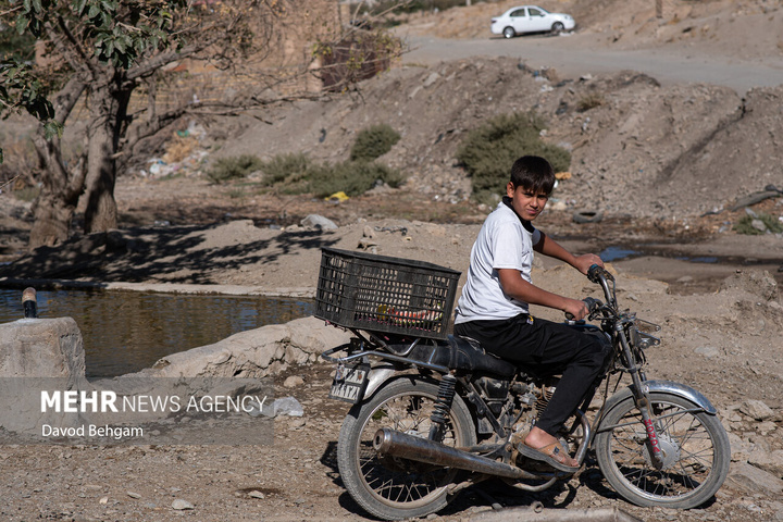 روستای چشمه پونه؛ زندگی پشت دیوارهای ترک‌خورده