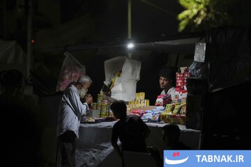 لبخندهایی که تاریکی را می‌شکنند