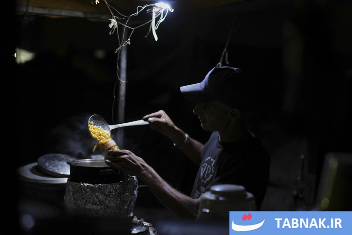 لبخندهایی که تاریکی را می‌شکنند