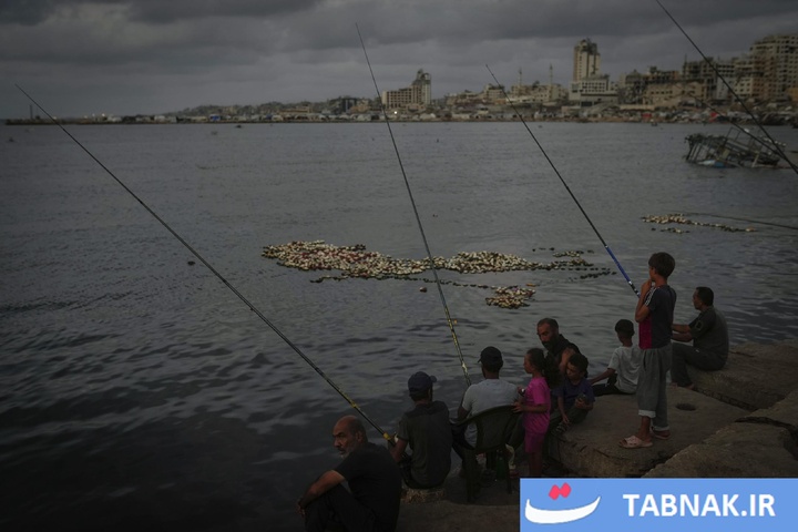 لبخندهایی که تاریکی را می‌شکنند