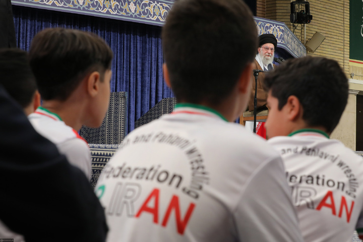 دیدار قهرمانان و مدال‌آوران ورزشی و المپیادهای علمی جهانی