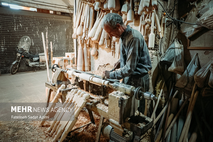 مشاغل سنتی در راسته بازار کهنه قم