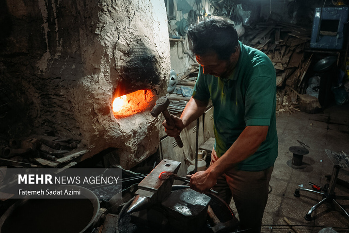 مشاغل سنتی در راسته بازار کهنه قم