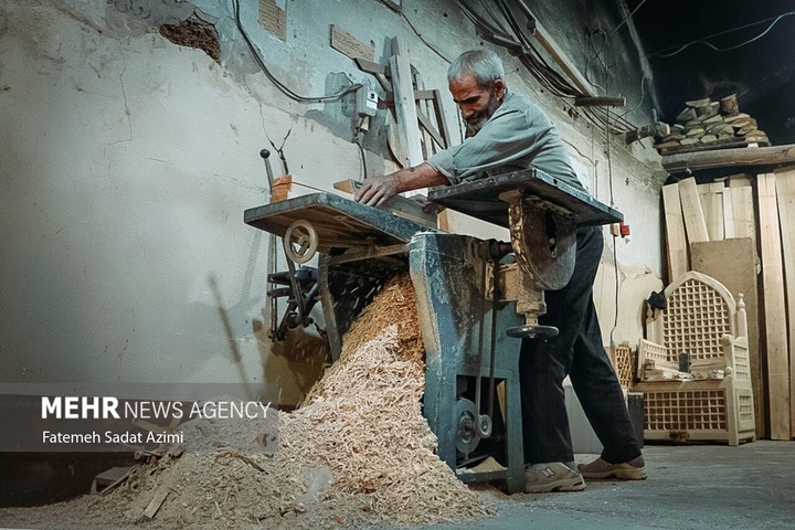 مشاغل سنتی در راسته بازار کهنه قم