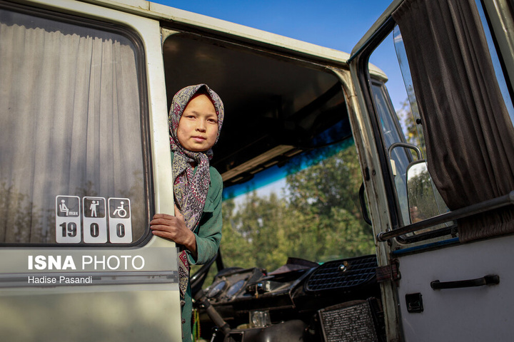 تولید برای محرومیت زدایی؛ باغ گلابی چناران