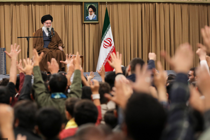 دیدار دانش‌آموزان و دانشجویان