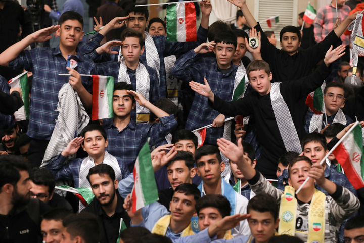 دیدار دانش‌آموزان و دانشجویان