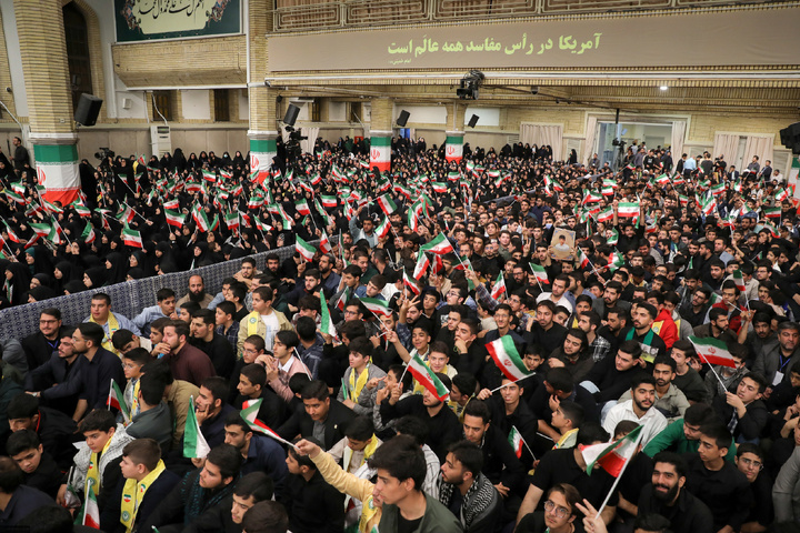 دیدار دانش‌آموزان و دانشجویان