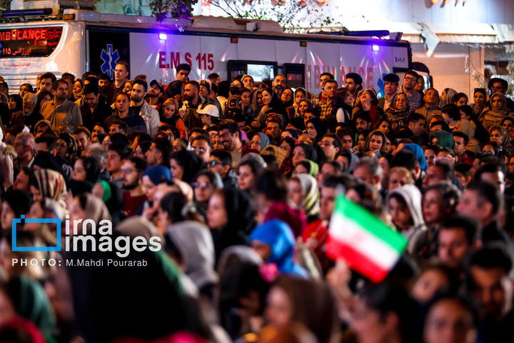 رونمایی از مجسمه «زانو زنندگان برابر ایران»