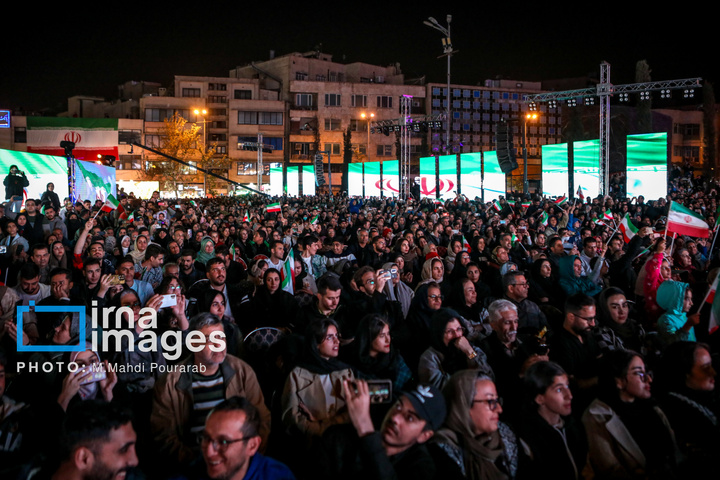رونمایی از مجسمه «زانو زنندگان برابر ایران»
