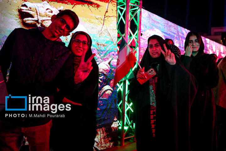 رونمایی از مجسمه «زانو زنندگان برابر ایران»