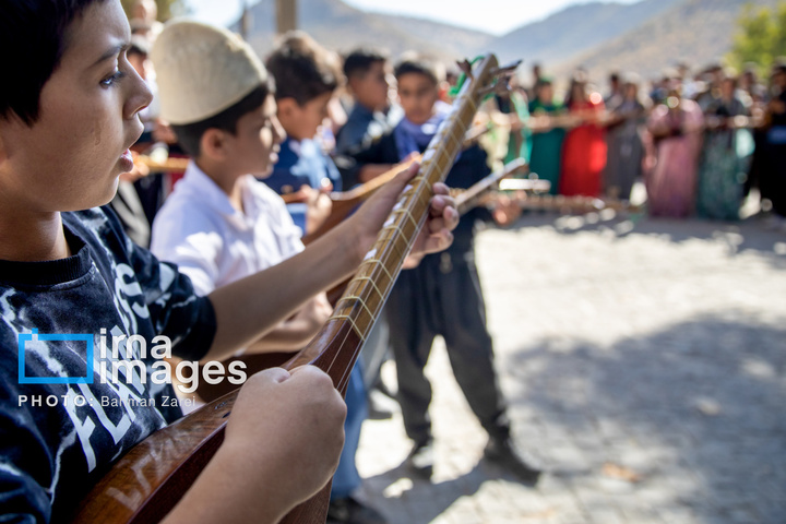 جشن «خاونکار» و نغمه تنبور روستای «توت‌شامی»