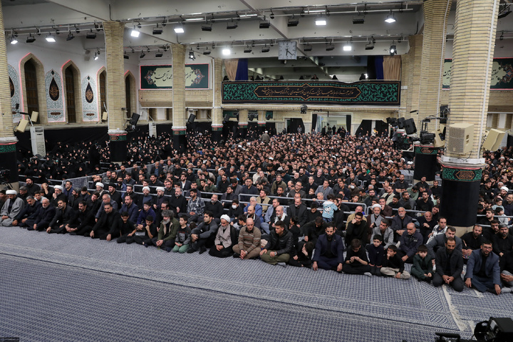 اولین شب مراسم عزاداری ایام شهادت حضرت فاطمةالزهرا سلام‌الله‌علیها در حسینیه امام خمینی(ره)