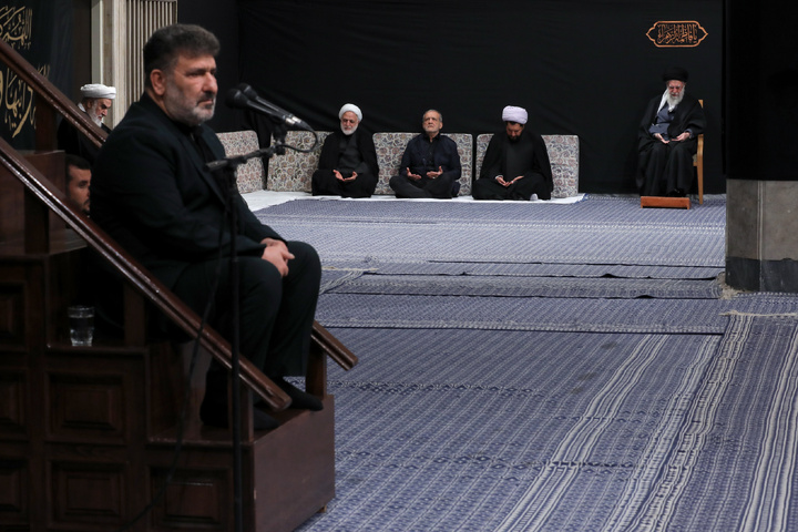 اولین شب مراسم عزاداری ایام شهادت حضرت فاطمةالزهرا سلام‌الله‌علیها در حسینیه امام خمینی(ره)