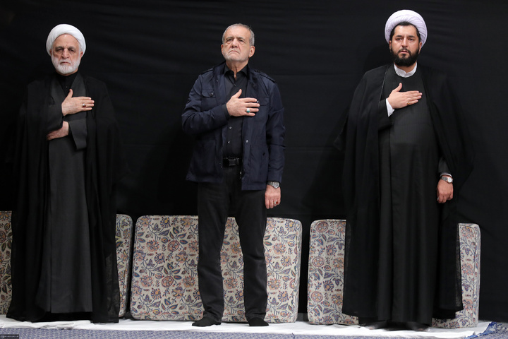 اولین شب مراسم عزاداری ایام شهادت حضرت فاطمةالزهرا سلام‌الله‌علیها در حسینیه امام خمینی(ره)