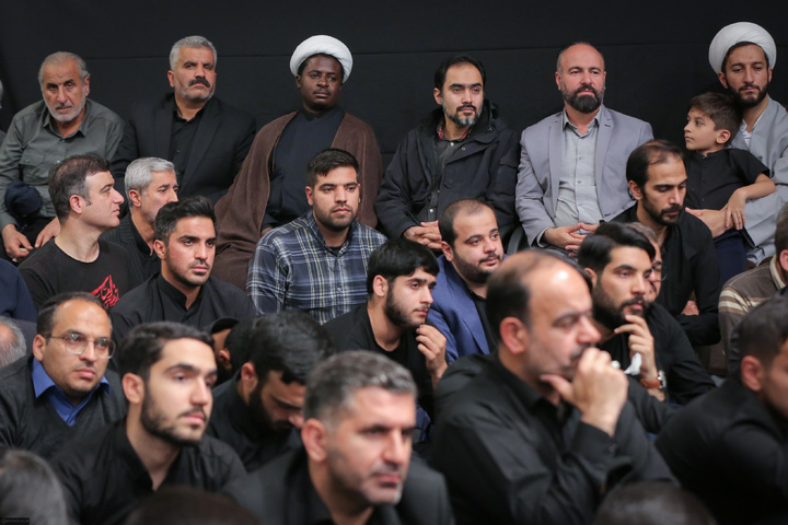 اولین شب مراسم عزاداری ایام شهادت حضرت فاطمةالزهرا سلام‌الله‌علیها در حسینیه امام خمینی(ره)